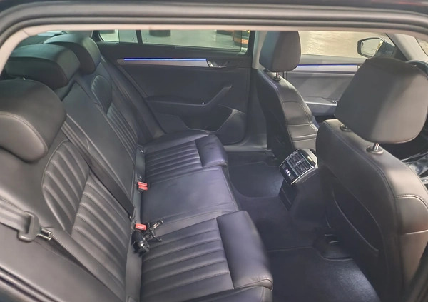 Skoda Superb cena 70900 przebieg: 198445, rok produkcji 2016 z Warszawa małe 781